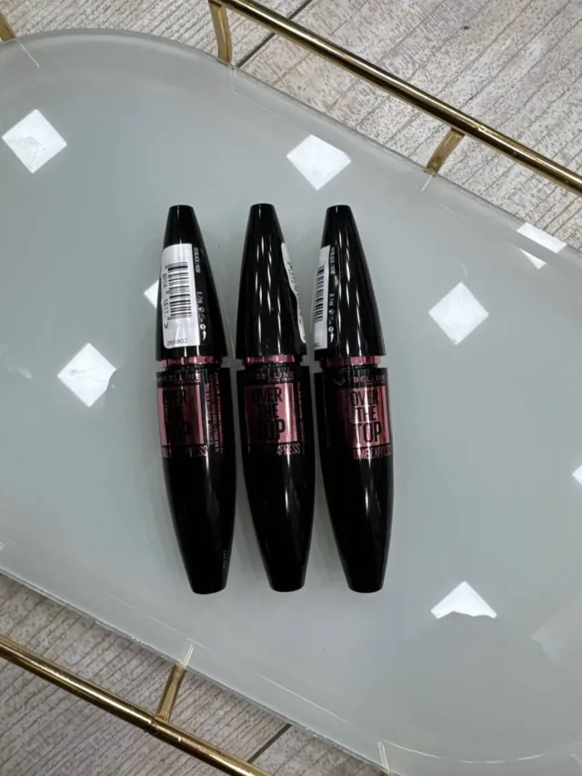 Maybelline Over The Top tush